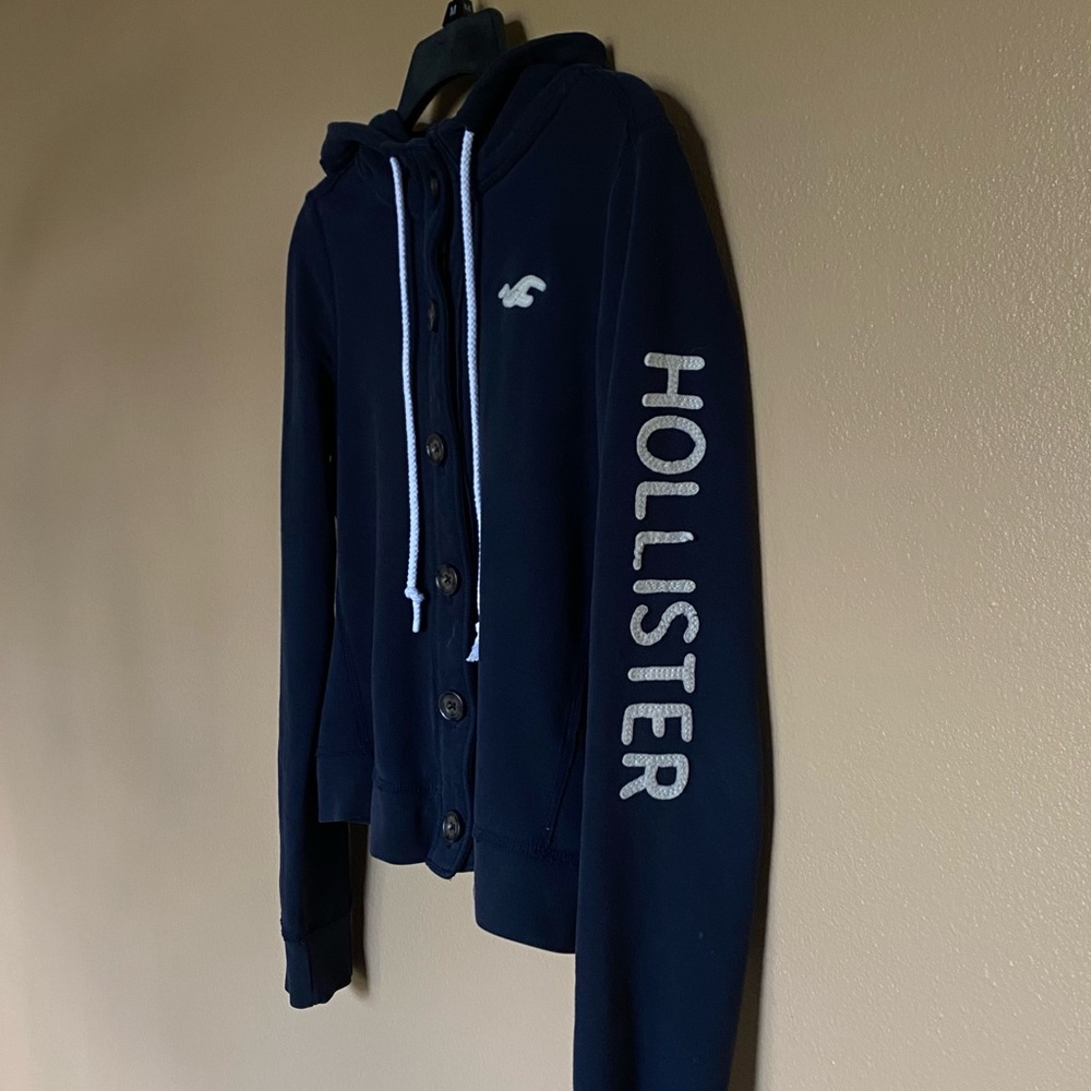 Women’s M Hollister short sweat shirt. Button up hoodie.
